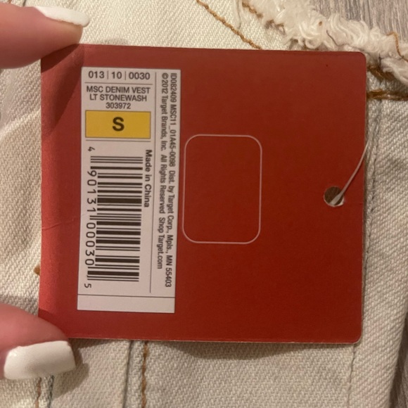 Massimo Supply Co. Light Washed Faded and Slightly Distressed Fitted Vest - Picture 3 of 6